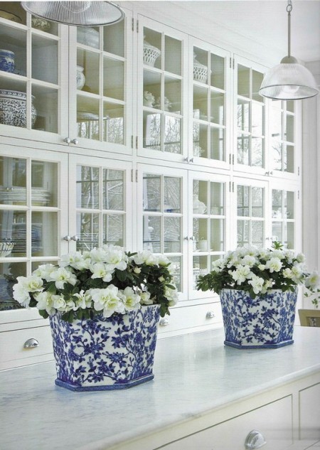 Home Bunch, kitchen with blue and white cache pots